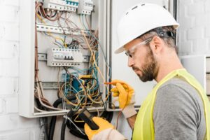 Lire la suite à propos de l’article Electricité générale à Haguenau et environs : quelles compétences pour un électricien ?
